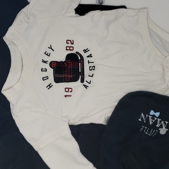 5/$30 Hockey Bundle Jacket Hoodie + Layered Bodysuit + Faux Tux Bodysuit + Bib - Picture 2 of 7